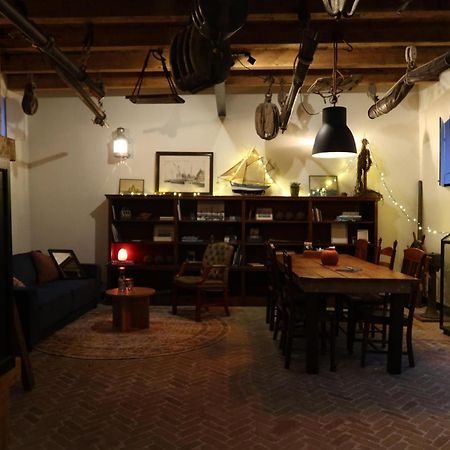 Pekelpakhuis Menheerse Werf Middelharnis Buitenkant foto