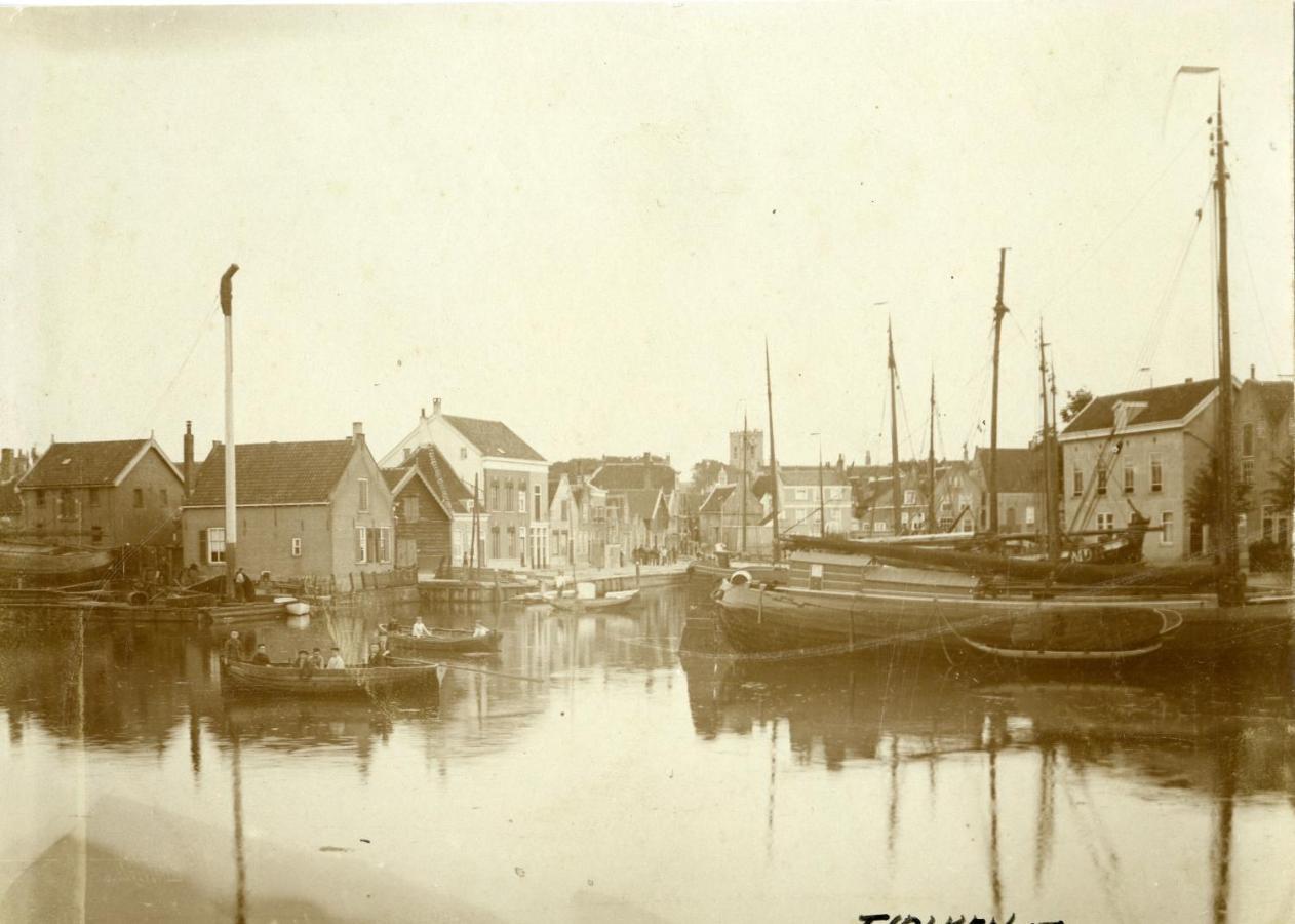 Pekelpakhuis Menheerse Werf Middelharnis Buitenkant foto