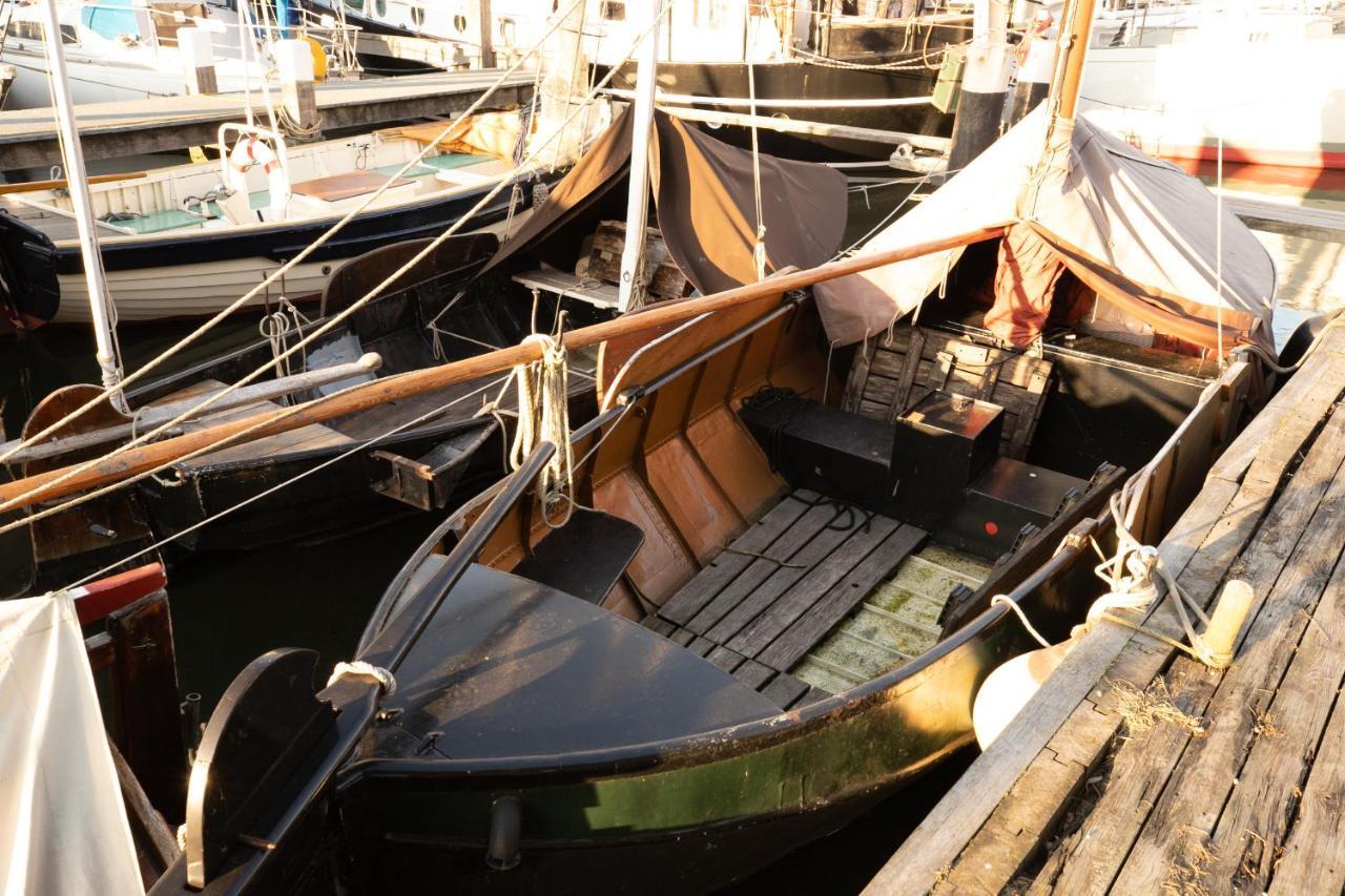 Pekelpakhuis Menheerse Werf Middelharnis Buitenkant foto