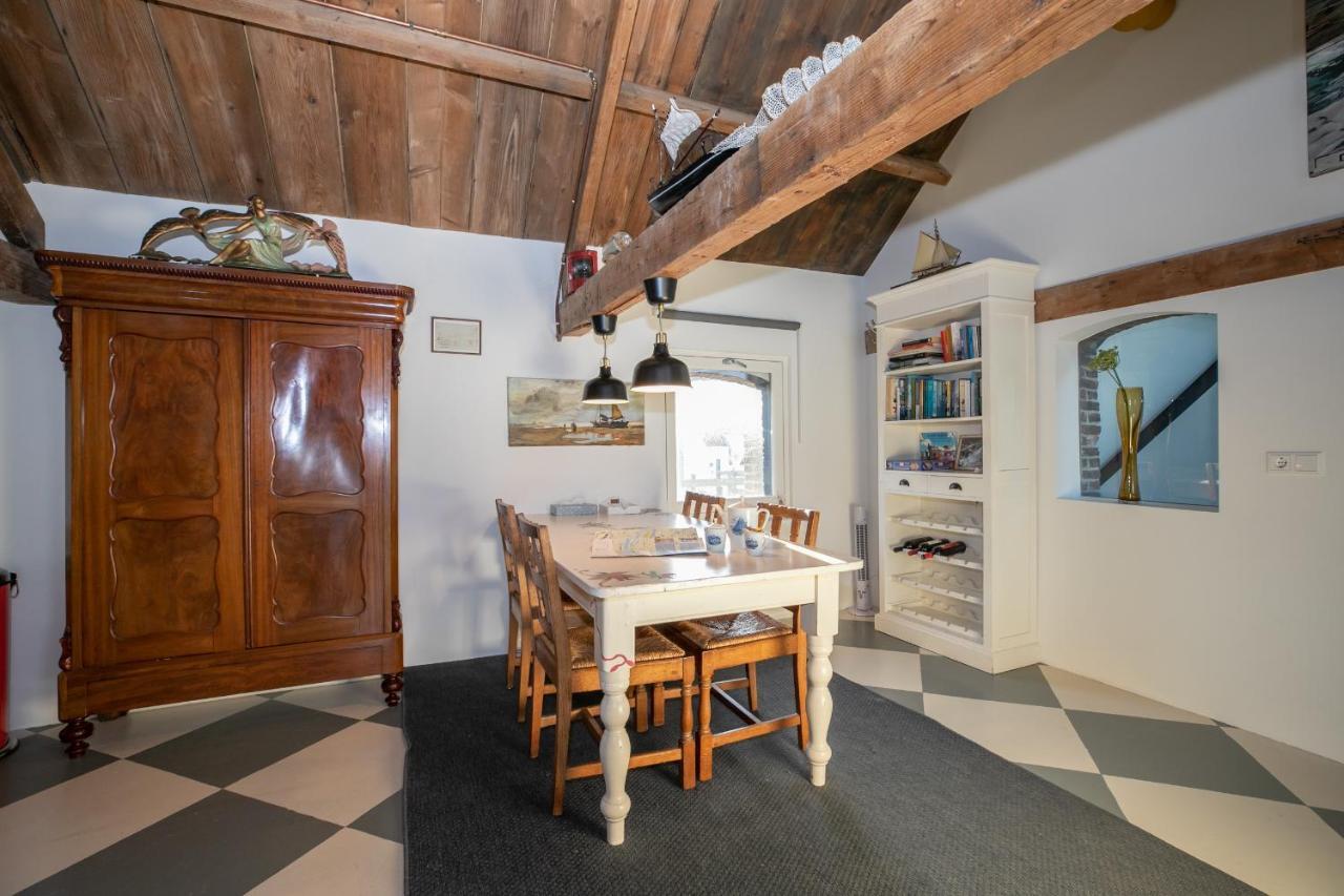 Pekelpakhuis Menheerse Werf Middelharnis Buitenkant foto